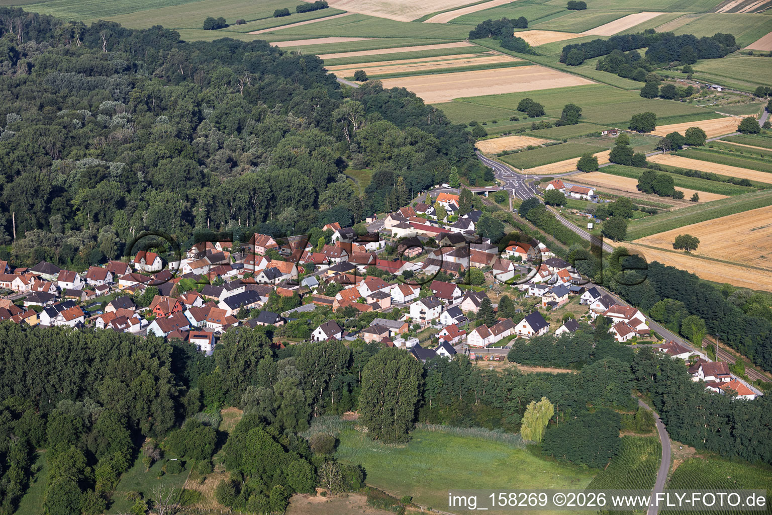Rue de la Gare à Munchhausen dans le département Bas Rhin, France