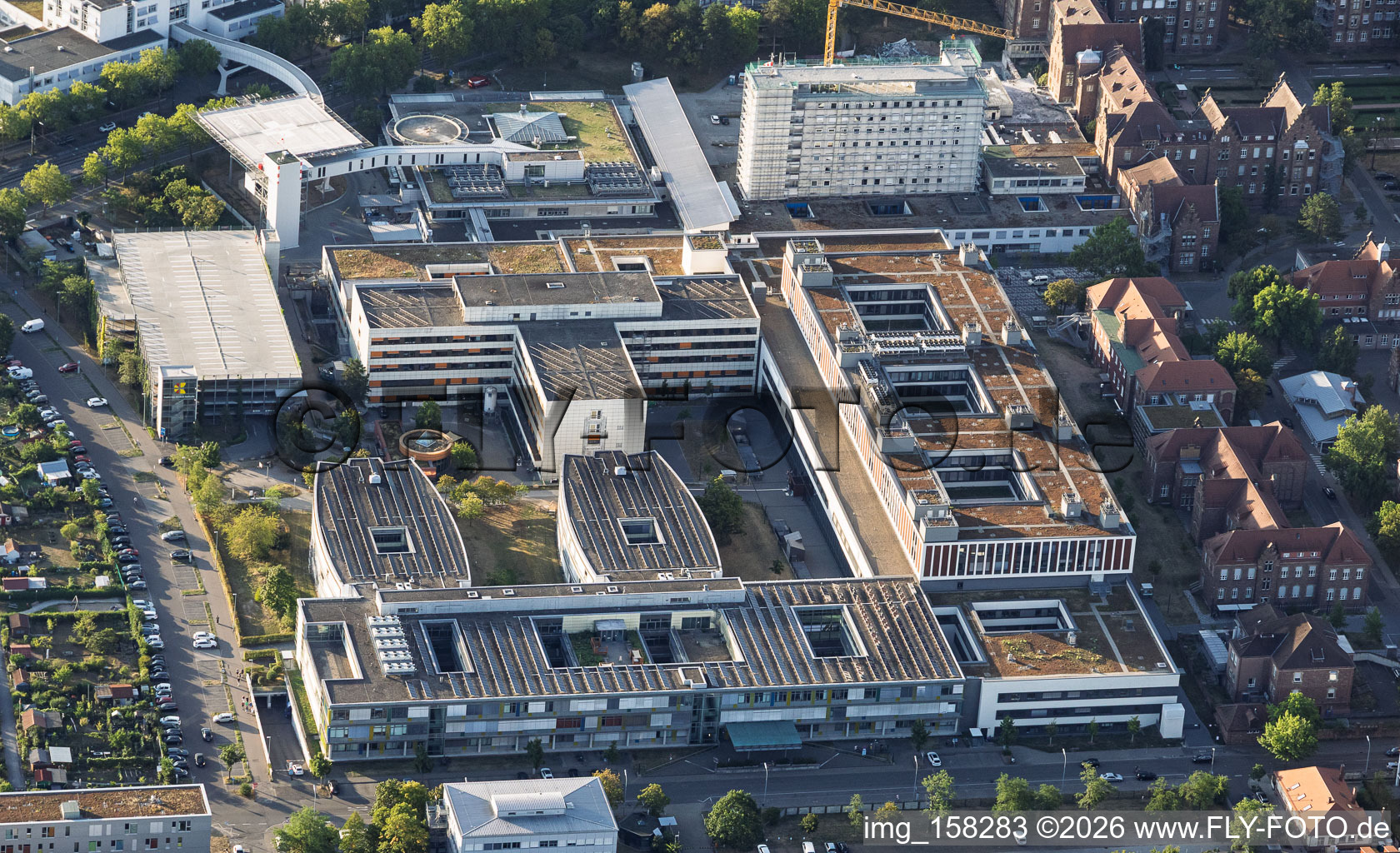 Hôpital municipal Karlsruhe gGmbH, Clinique de chirurgie orale et maxillo-faciale et Clinique Franz Lust de pédiatrie et de médecine de l'adolescent (Hôpital pour enfants Karlsruhe) / Services / Chirurgie orale et maxillo-faciale / Clinique pour enfants et femmes / Médecine de l'enfant et de l'adolescent à le quartier Nordweststadt in Karlsruhe dans le département Bade-Wurtemberg, Allemagne