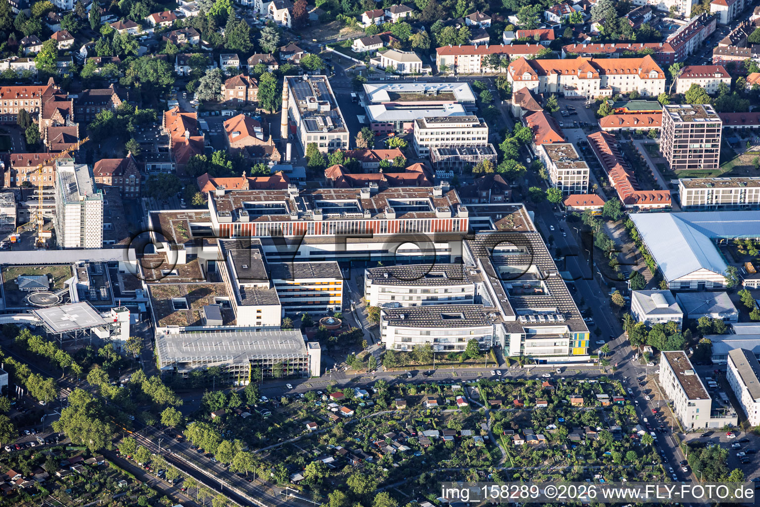 Hôpital municipal Karlsruhe gGmbH, Clinique de chirurgie orale et maxillo-faciale et Clinique Franz Lust de pédiatrie et de médecine de l'adolescent (Hôpital pour enfants Karlsruhe) / Services / Chirurgie orale et maxillo-faciale / Clinique pour enfants et femmes / Médecine de l'enfant et de l'adolescent à le quartier Nordweststadt in Karlsruhe dans le département Bade-Wurtemberg, Allemagne