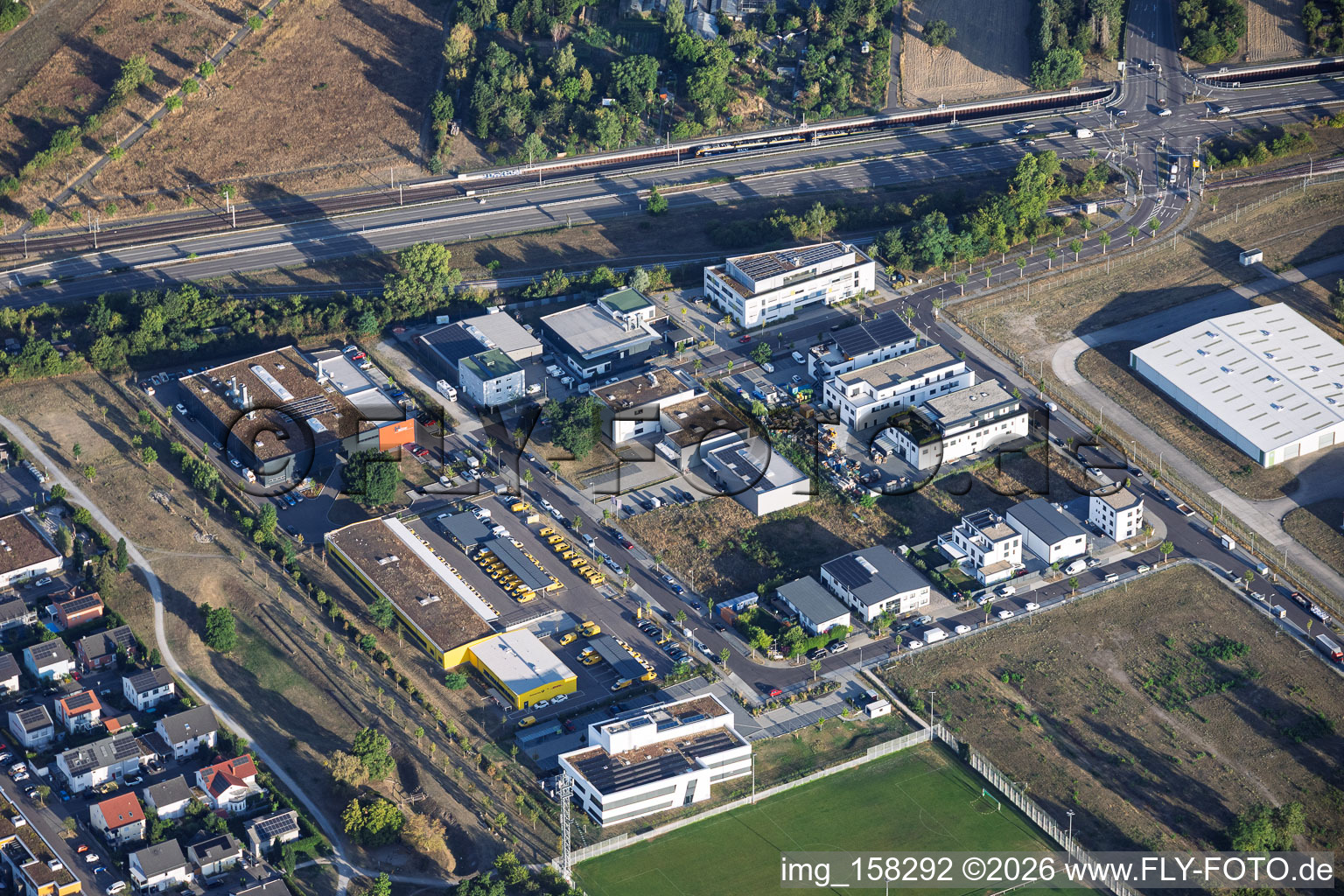 Parc industriel Johann-Georg-Schlosser-Straße avec base de livraison Deutsche Post Neureut et EBI® Computer Solutions - Michael Ebinger à le quartier Neureut in Karlsruhe dans le département Bade-Wurtemberg, Allemagne