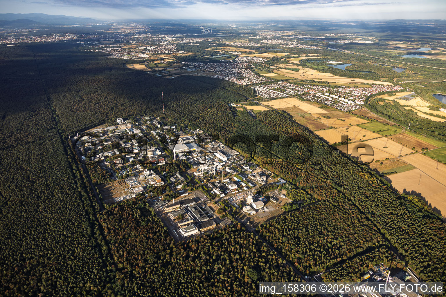 Campus Nord de l'Institut de technologie de Karlsruhe (KT) au nord-est à le quartier Leopoldshafen in Eggenstein-Leopoldshafen dans le département Bade-Wurtemberg, Allemagne