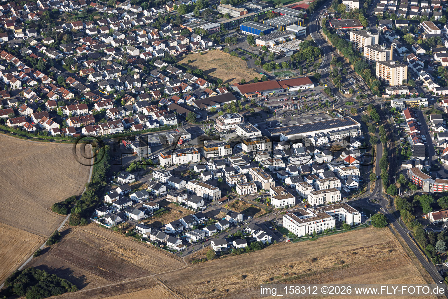 Nouveau quartier d'aménagement Konstanzer Straße Freiburger Straße à le quartier Hochstetten in Linkenheim-Hochstetten dans le département Bade-Wurtemberg, Allemagne