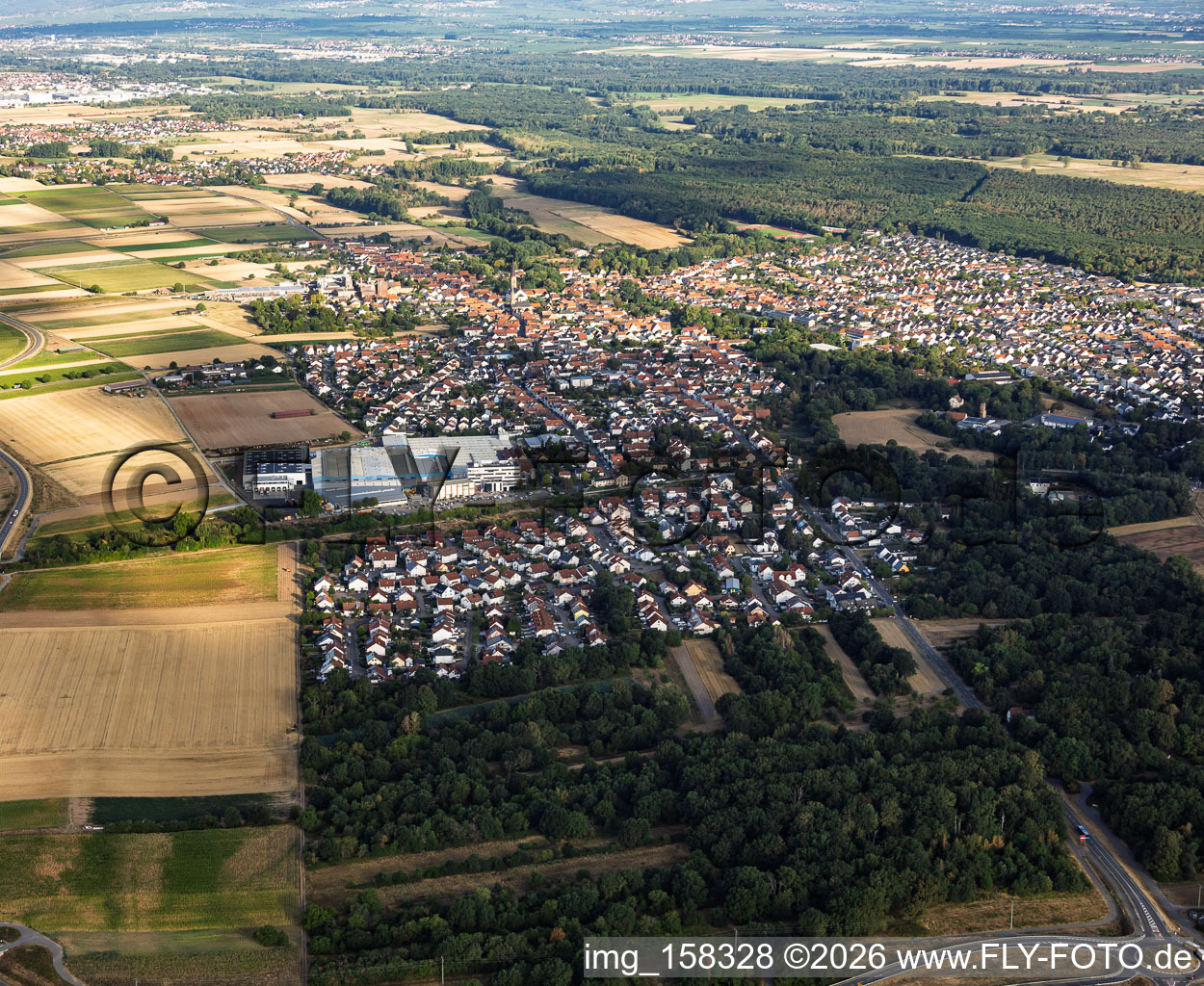Vue de la ville depuis le sud-est à Bellheim dans le département Rhénanie-Palatinat, Allemagne