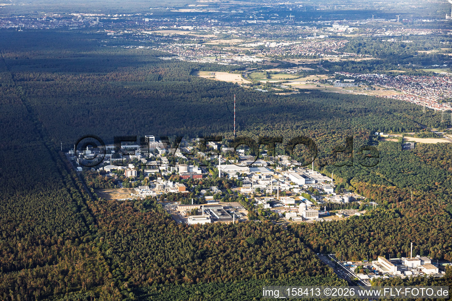 Institut de technologie de Karlsruhe - Campus Nord et usine de retraitement de Karlsruhe (WAK) au nord-est à Linkenheim-Hochstetten dans le département Bade-Wurtemberg, Allemagne