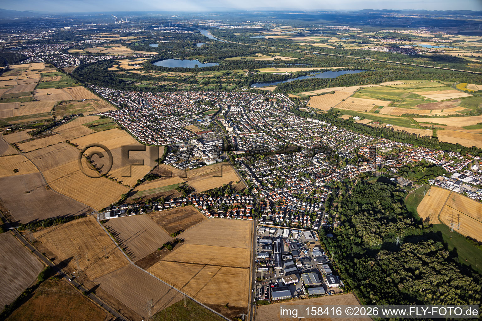 Du nord-est à le quartier Hochstetten in Linkenheim-Hochstetten dans le département Bade-Wurtemberg, Allemagne