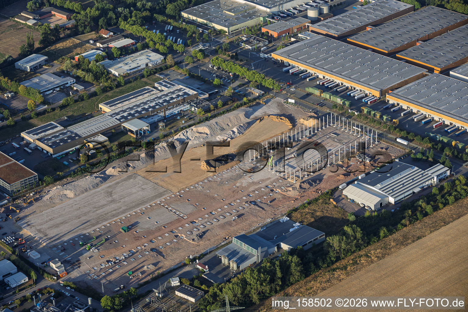 Travaux de construction sur le site du nouveau centre logistique de Cain International par le promoteur du projet NVELOP à Landau in der Pfalz dans le département Rhénanie-Palatinat, Allemagne