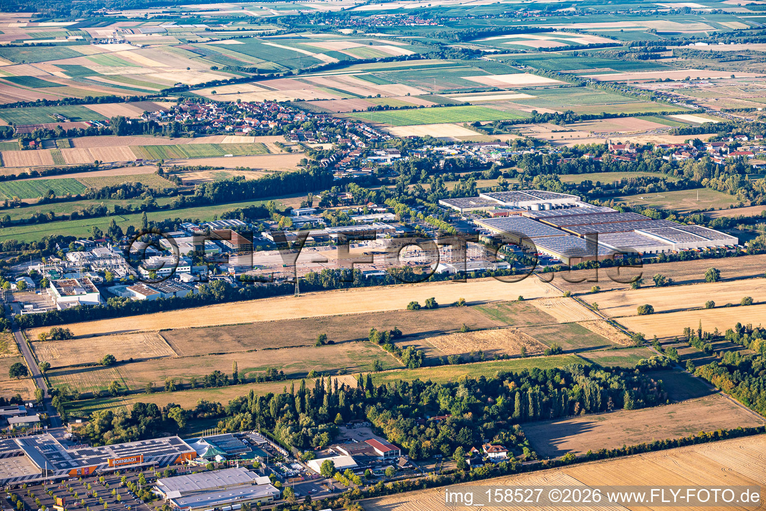 Travaux de construction sur le site du nouveau centre logistique de Cain International par le promoteur du projet NVELOP à Landau in der Pfalz dans le département Rhénanie-Palatinat, Allemagne