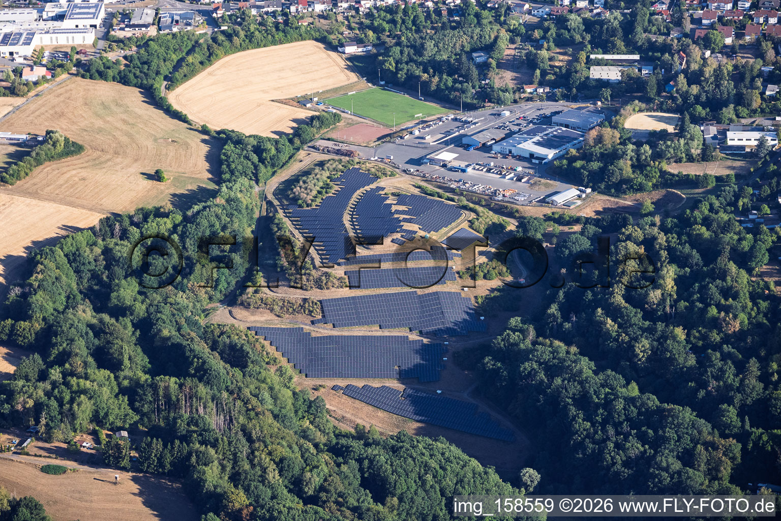 Terres agricoles, système photovoltaïque au centre de recyclage Pirmasens à Pirmasens dans le département Rhénanie-Palatinat, Allemagne