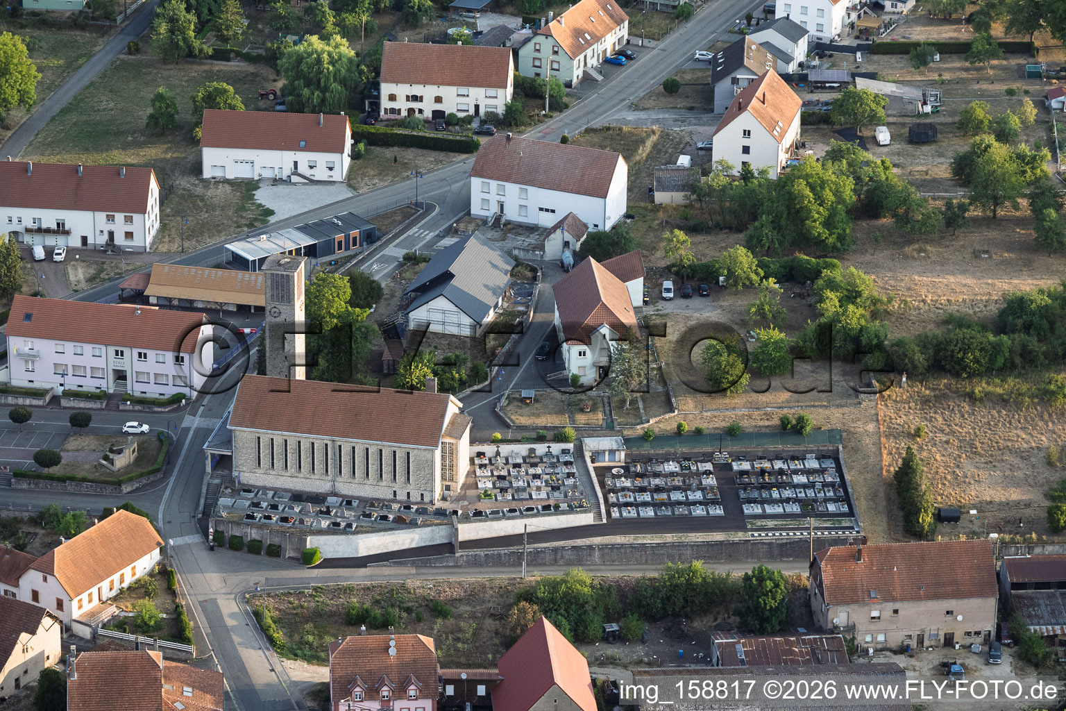 Église et cimetière Saint-Donat à Epping dans le département Moselle, France