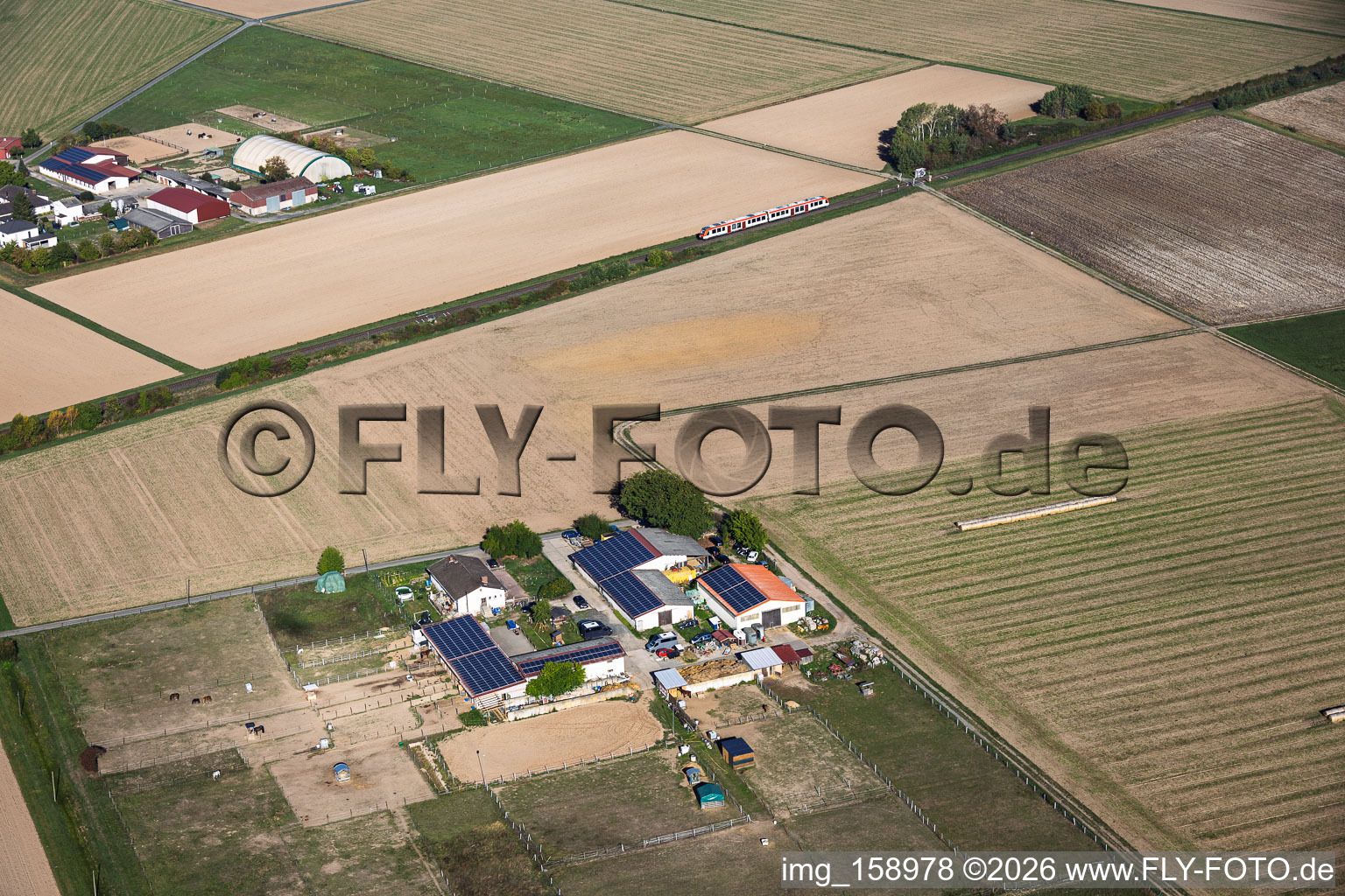Ferme Seltzer (Agriculture) et KSP Kartcenter Mach 1 à le quartier Langstadt in Babenhausen dans le département Hesse, Allemagne