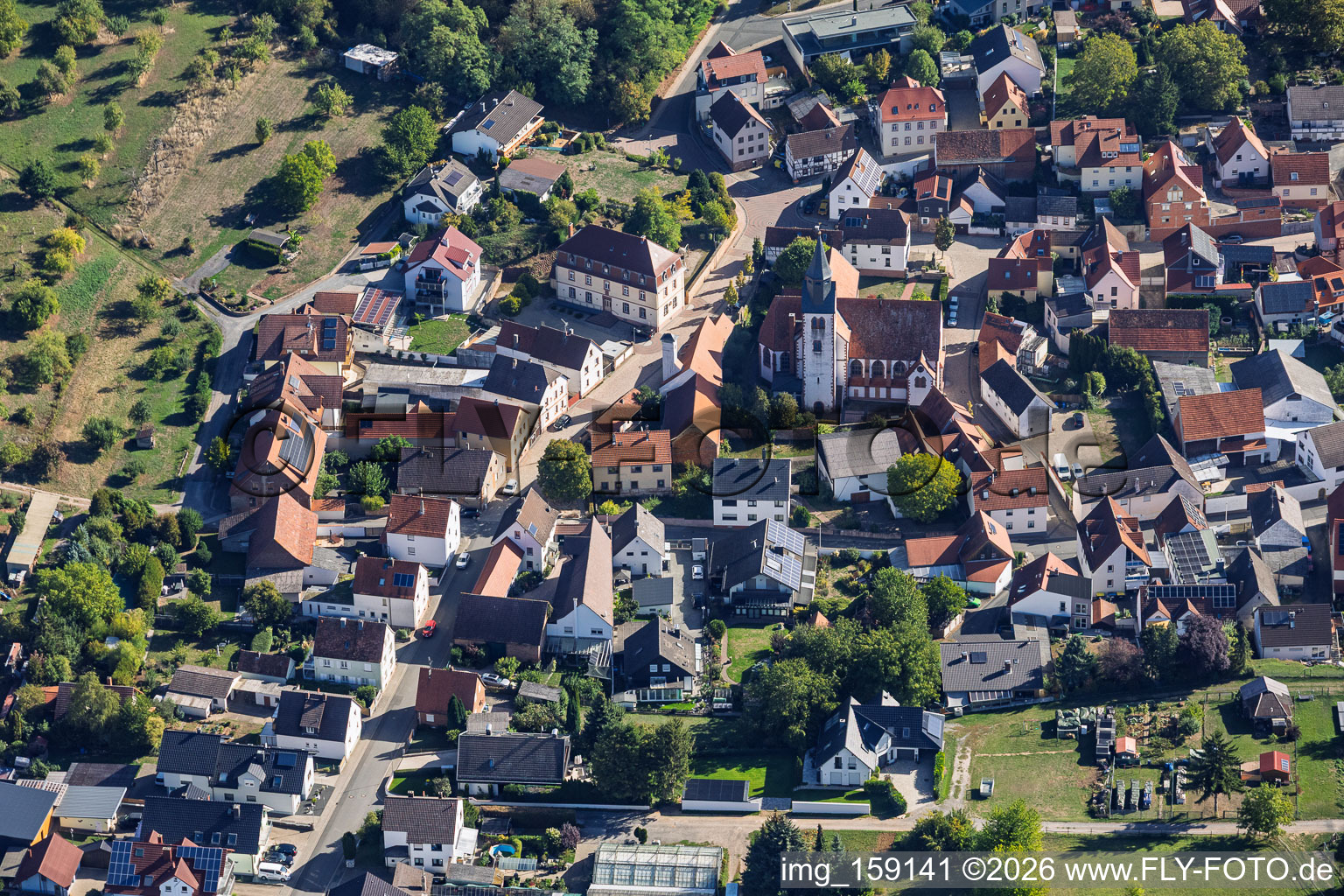 Hofgasse avec l'église Johanniter à le quartier Mosbach in Schaafheim dans le département Hesse, Allemagne