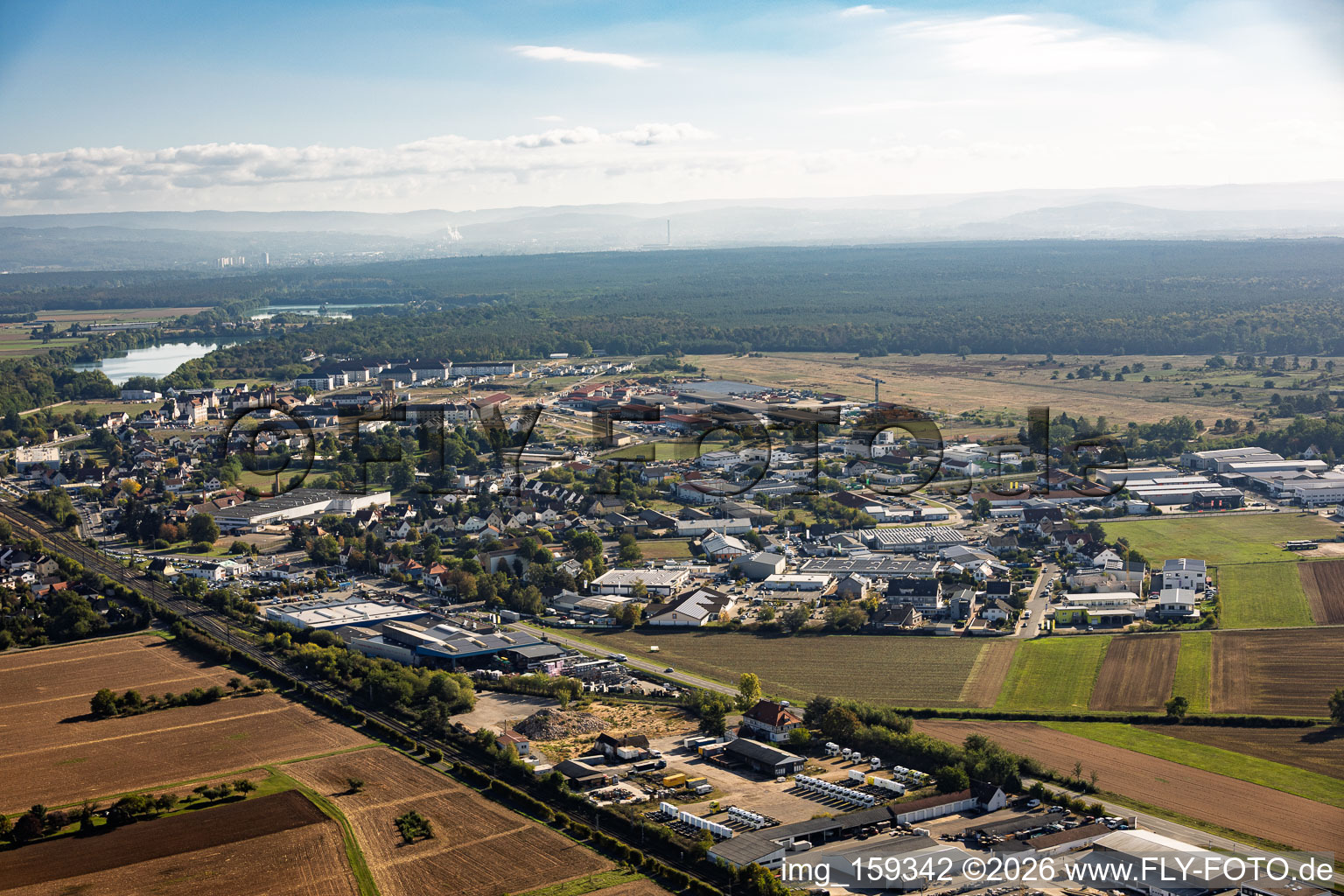 Parc industriel sur la B26 avec le centre de construction Andre + Oestreicher GmbH et Jens Kattner Carpentry & Woodworking Boutiques à Babenhausen dans le département Hesse, Allemagne