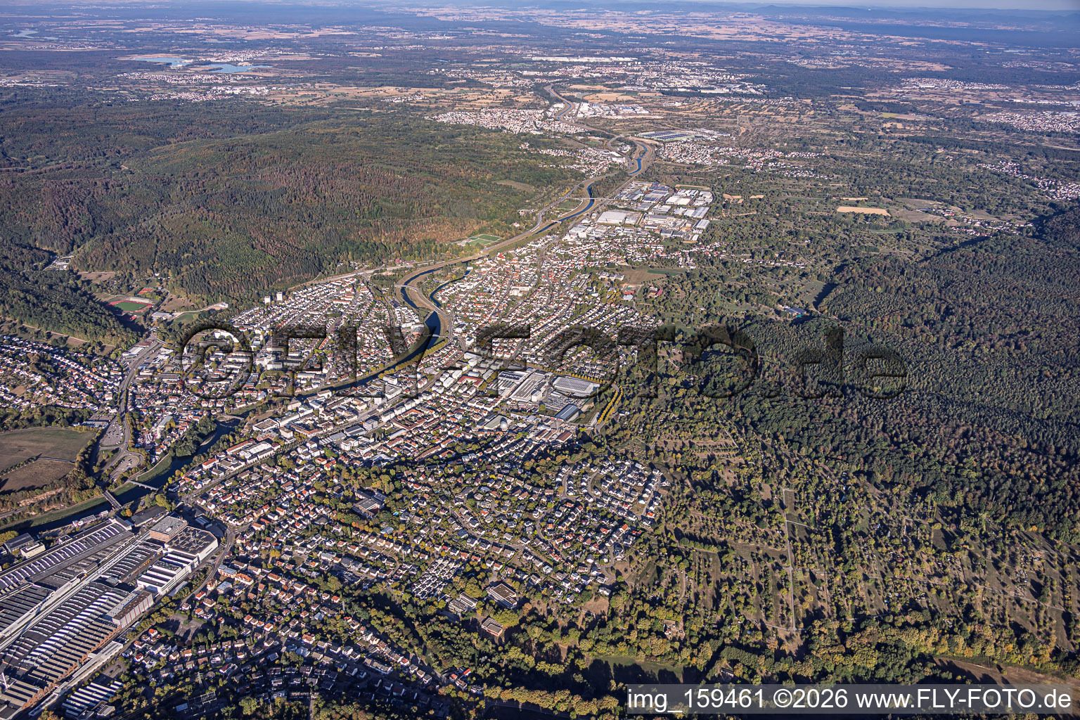 Vue de la ville depuis le sud-est à le quartier Bad Rotenfels in Gaggenau dans le département Bade-Wurtemberg, Allemagne