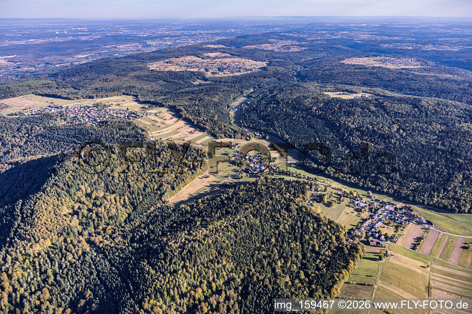 Vallée de Moosalbtal au sud avec les quartiers de Moosbronn et Althof à le quartier Freiolsheim in Gaggenau dans le département Bade-Wurtemberg, Allemagne
