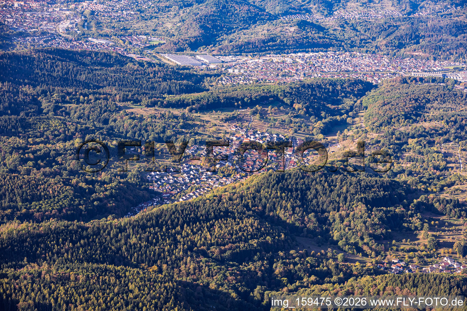 Du nord-est à le quartier Sulzbach in Gaggenau dans le département Bade-Wurtemberg, Allemagne