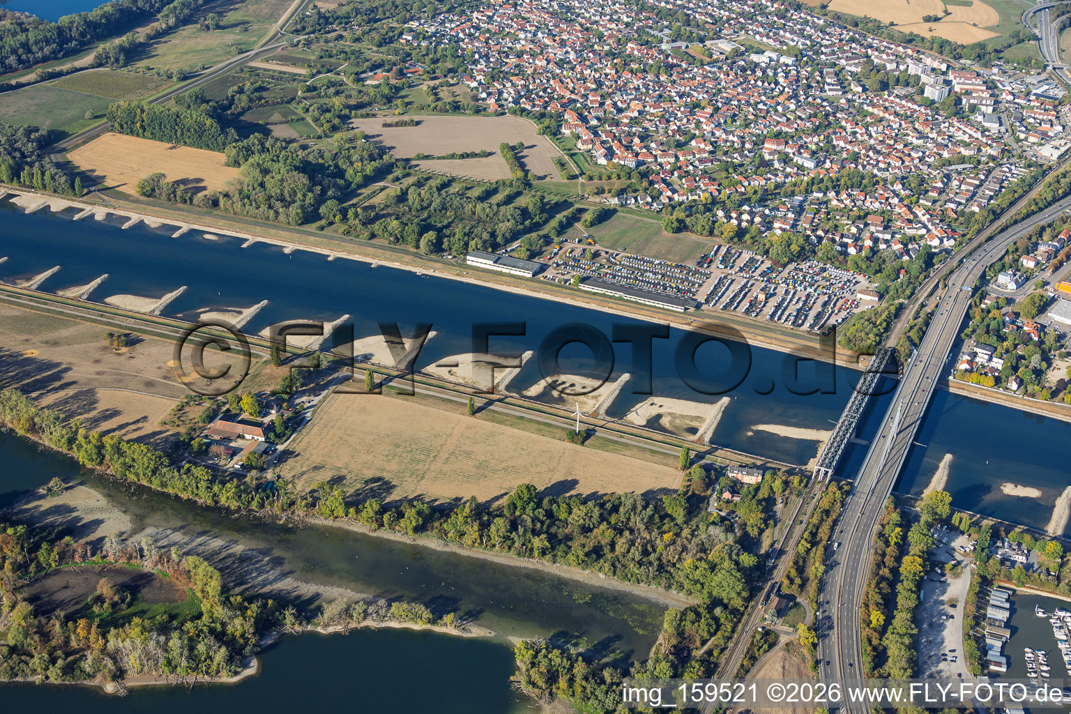 Maxau Ponts sur le Rhin pour la B10 et le train régional à marée basse à le quartier Knielingen in Karlsruhe dans le département Bade-Wurtemberg, Allemagne