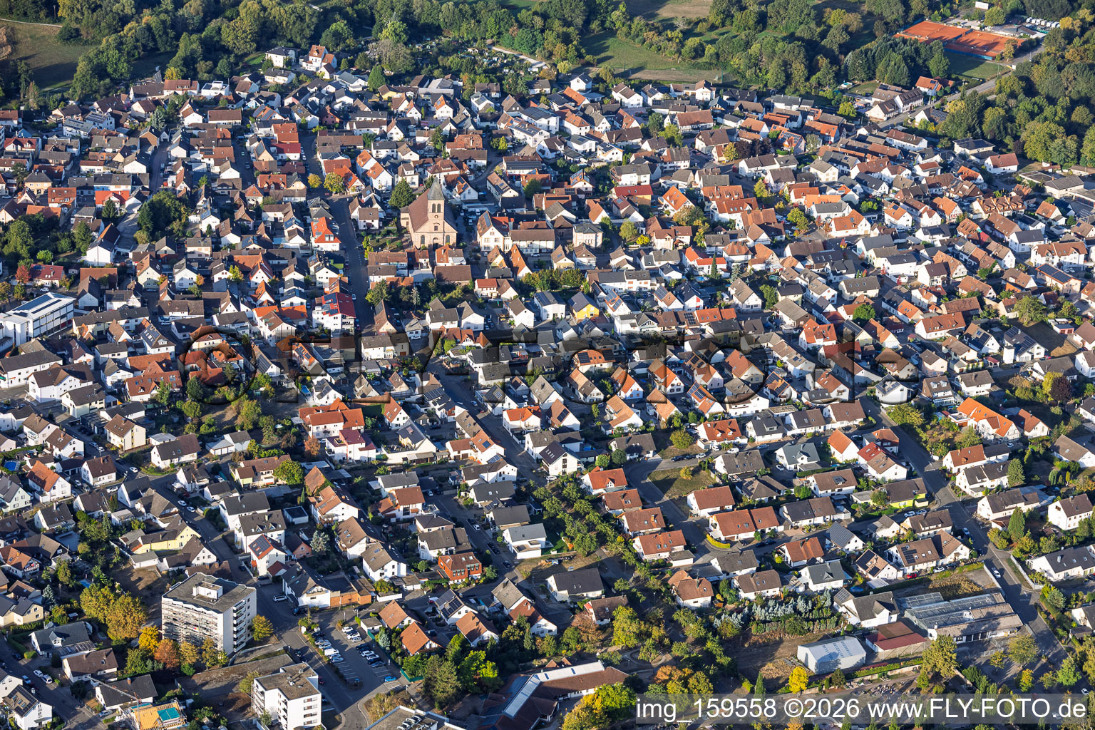 Du nord-est à Ötigheim dans le département Bade-Wurtemberg, Allemagne