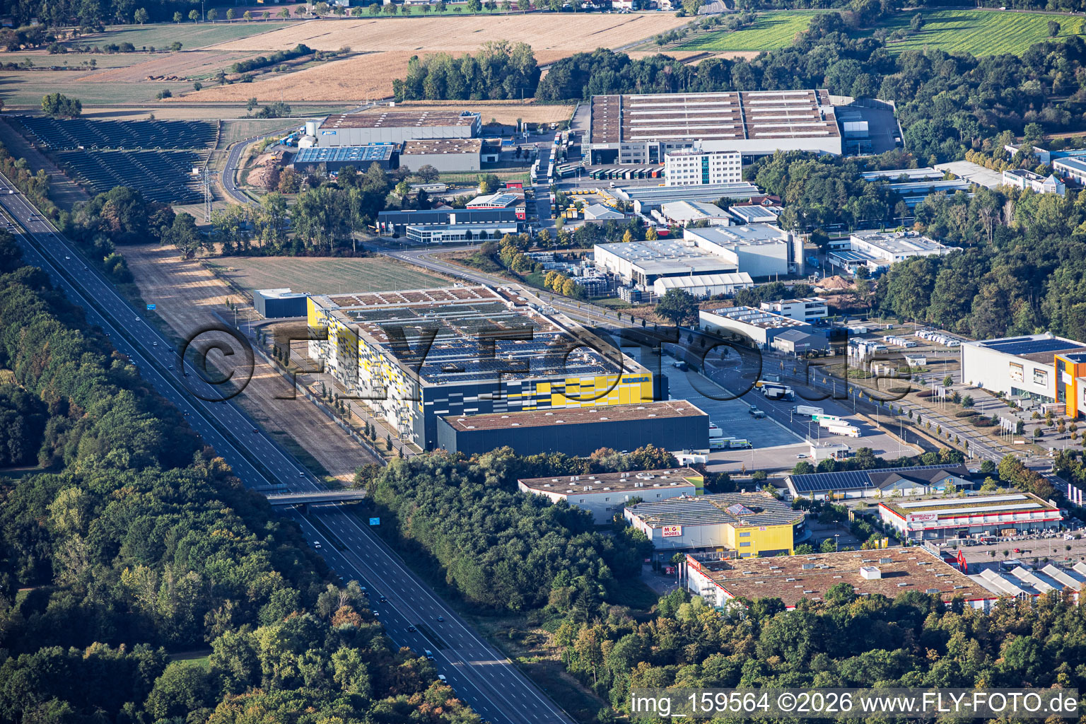 Entrepôt central d'EDEKA Südwest Rastatt sur l'autoroute A5 à le quartier Rauental in Rastatt dans le département Bade-Wurtemberg, Allemagne