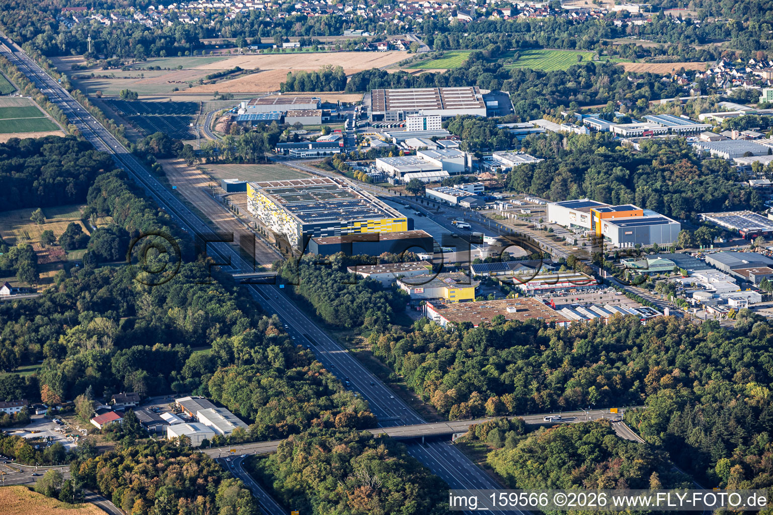 Entrepôt central d'EDEKA Südwest Rastatt sur l'autoroute A5 à le quartier Rauental in Rastatt dans le département Bade-Wurtemberg, Allemagne