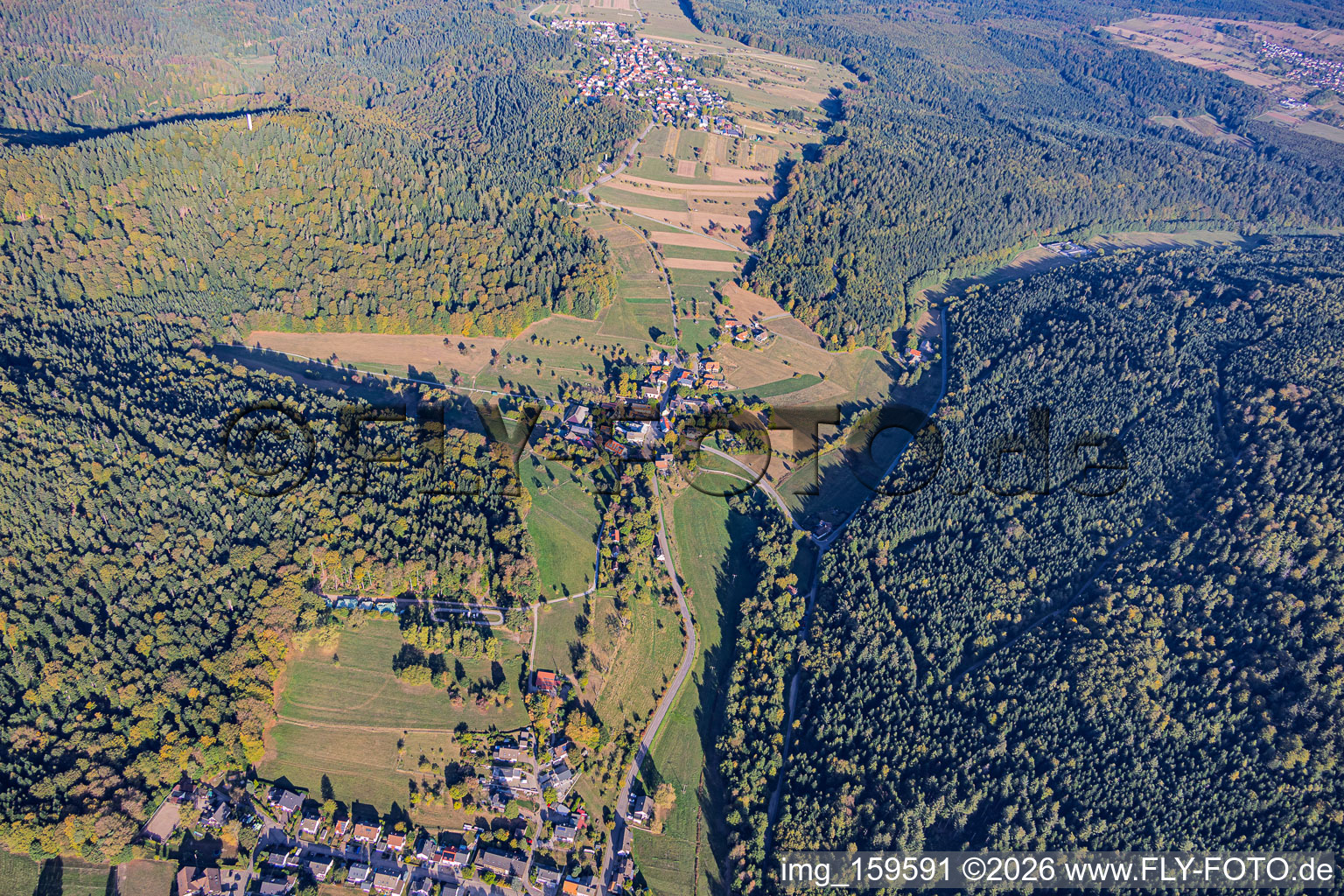 Vallée de Moosalbtal au sud-est avec les quartiers de Moosbronn et Althof à le quartier Freiolsheim in Gaggenau dans le département Bade-Wurtemberg, Allemagne