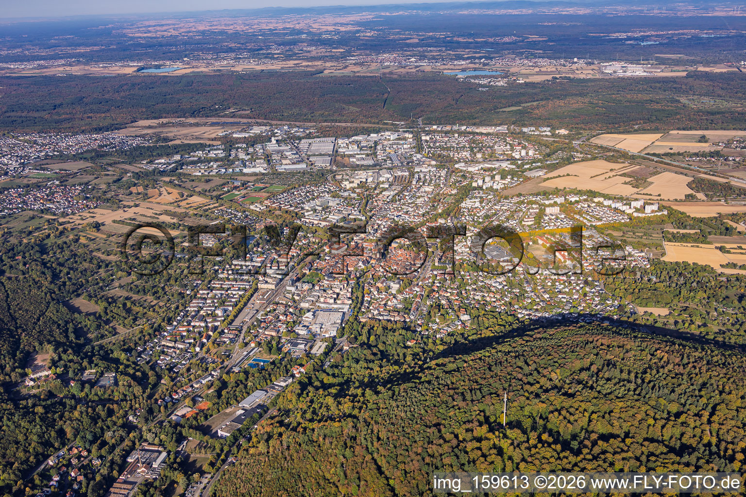 Vue de la ville depuis l'est à Ettlingen dans le département Bade-Wurtemberg, Allemagne