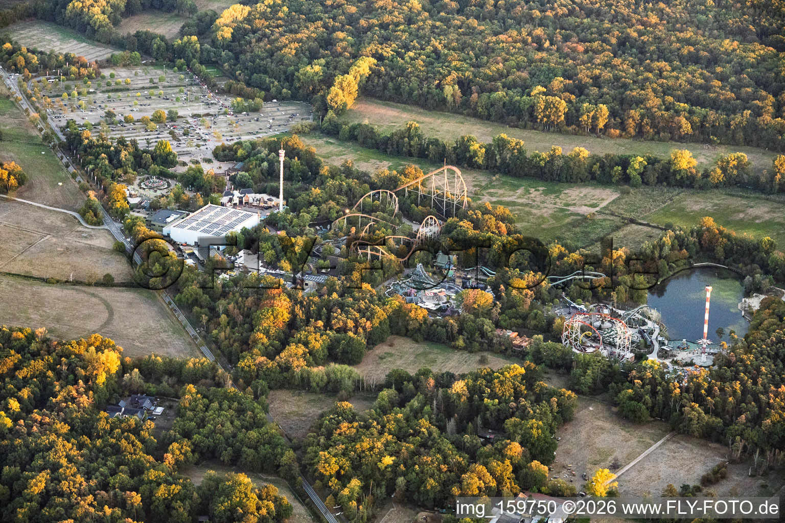 Montagnes russes à Plopsaland Allemagne à Haßloch dans le département Rhénanie-Palatinat, Allemagne