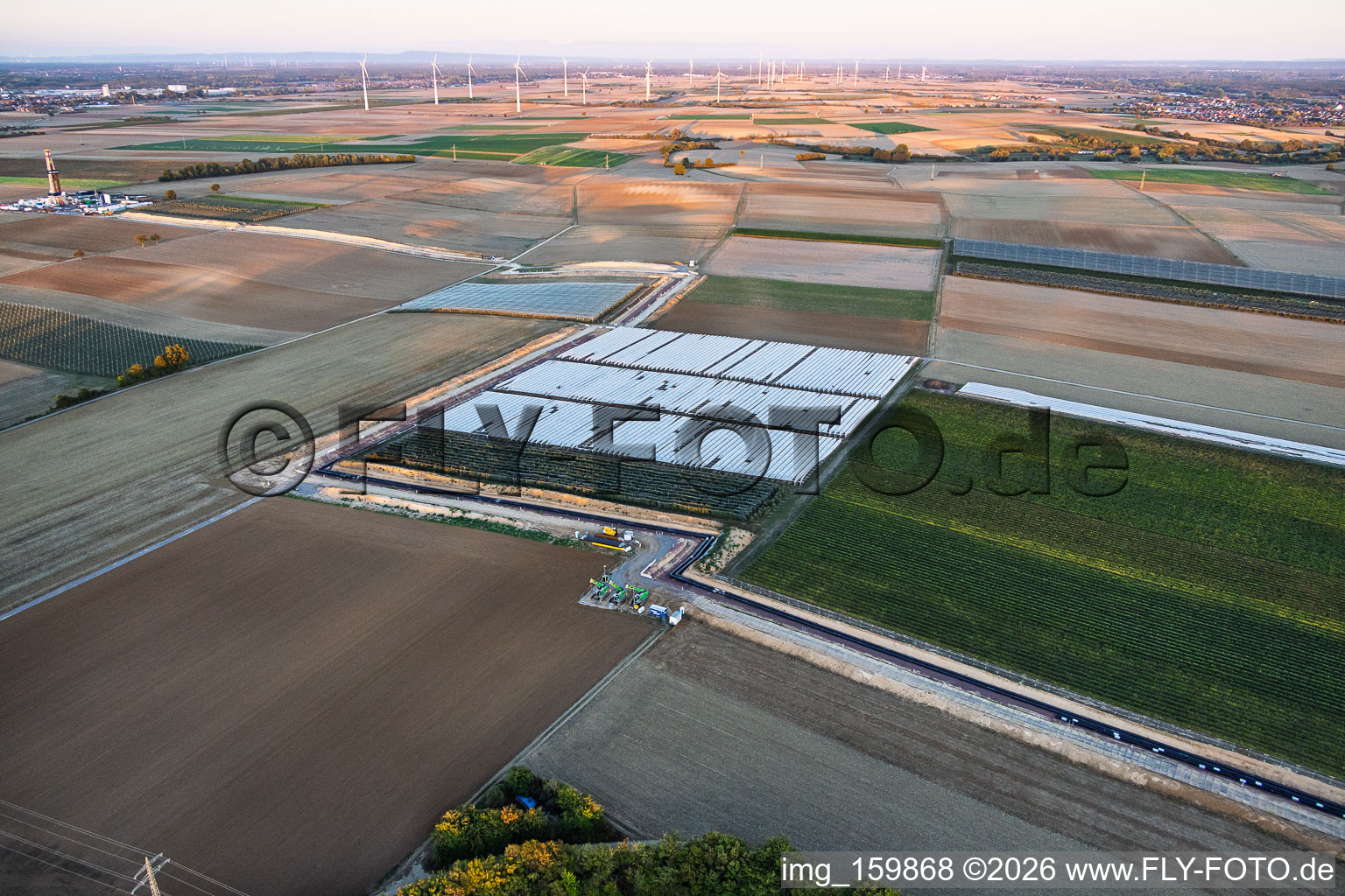 Travaux de génie civil pour la liaison entre le premier site de forage (au Schleidberg) et le second (au Trappelberg), dans le cadre du projet « Lionheart » de Vulcan Energy (chaleur climatiquement neutre pour Landau, extraction de lithium et production d'électricité par installation ORC) à Insheim dans le département Rhénanie-Palatinat, Allemagne