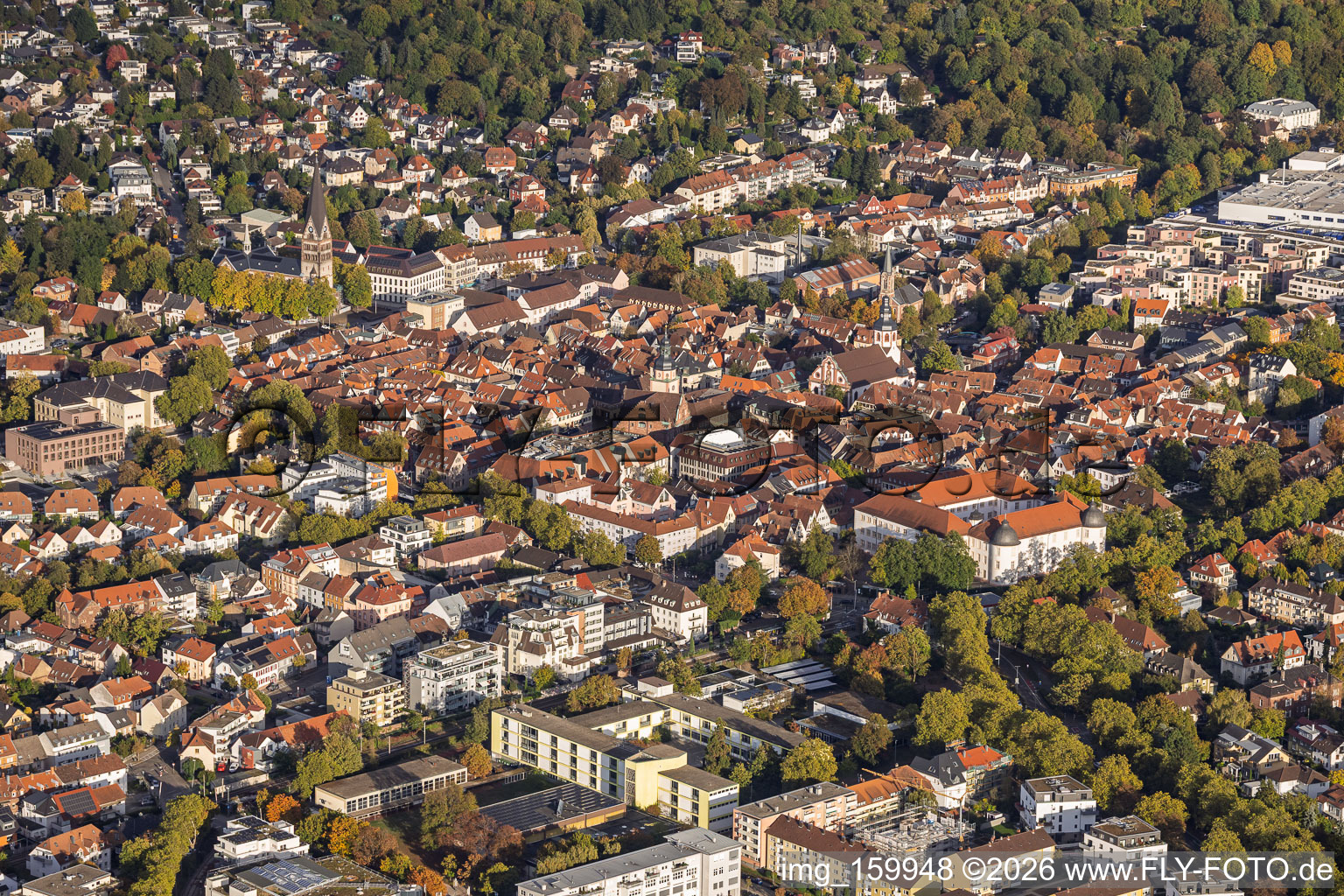 La vieille ville en soirée, vue du sud-ouest à Ettlingen dans le département Bade-Wurtemberg, Allemagne