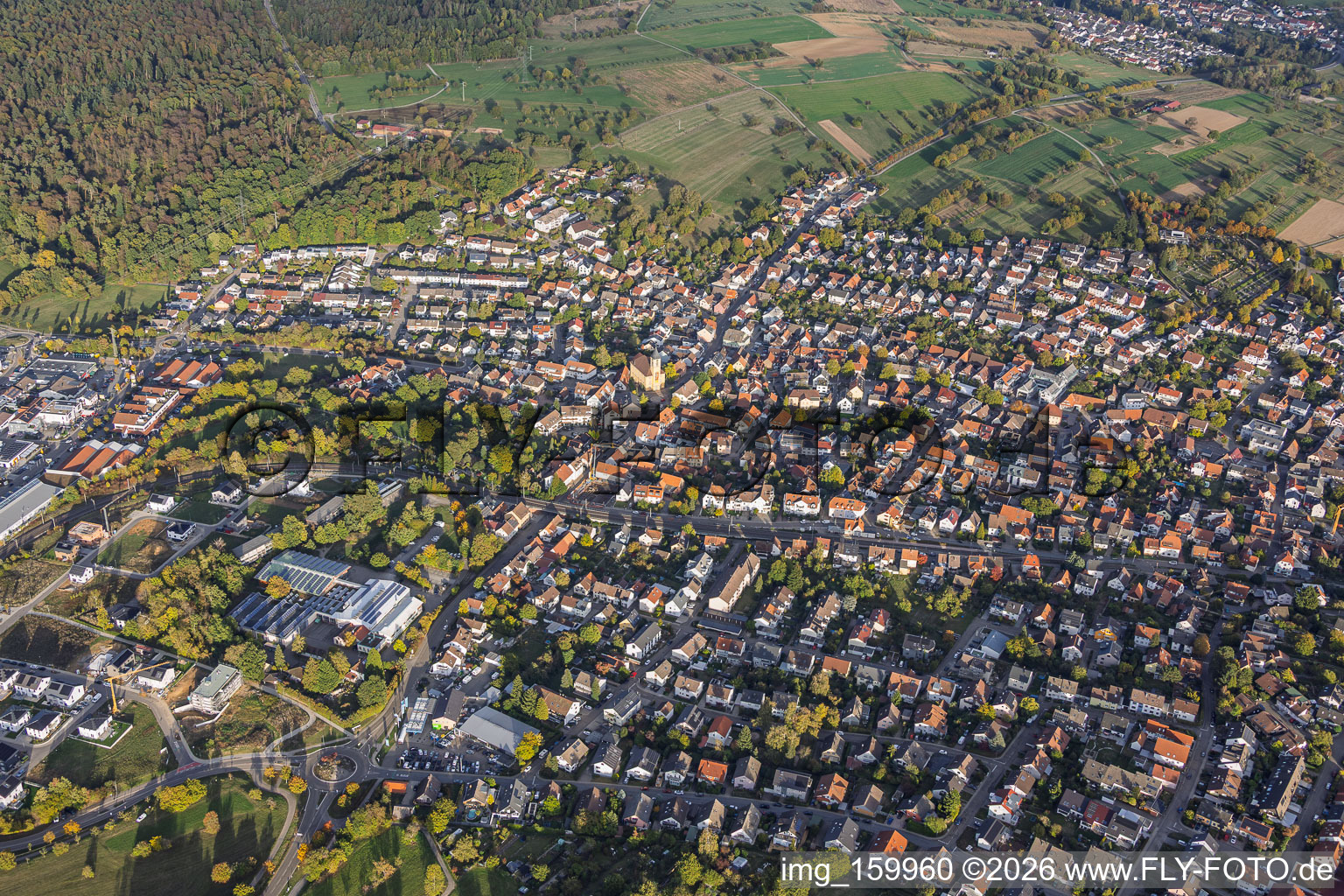 De l'ouest à le quartier Langensteinbach in Karlsbad dans le département Bade-Wurtemberg, Allemagne