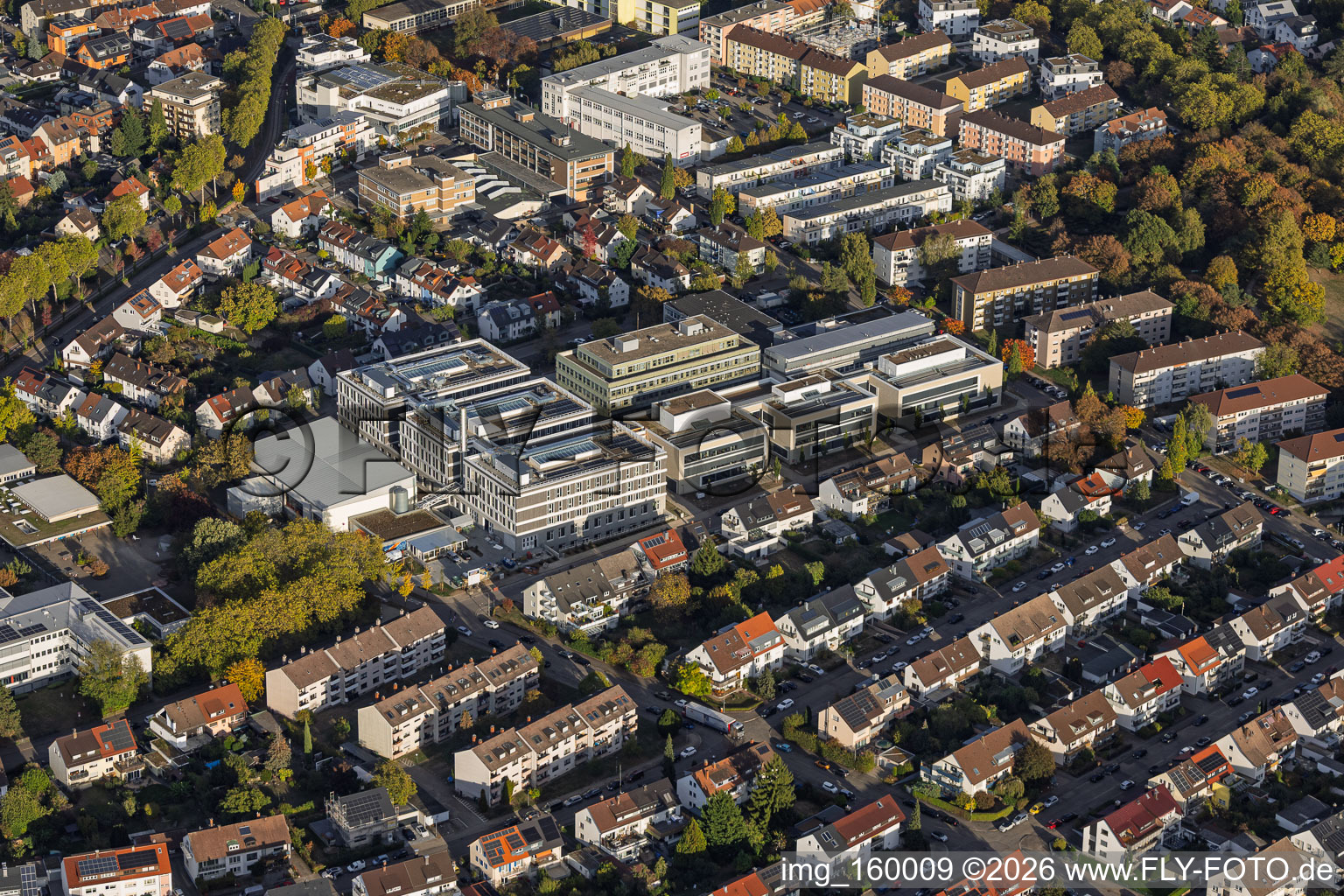 Complexe scolaire regroupant l'école Bertha-von-Suttner, l'école Albert-Einstein et le centre multimédia de l'arrondissement (Kreis-Medien-Zentrum) à Ettlingen dans le département Bade-Wurtemberg, Allemagne
