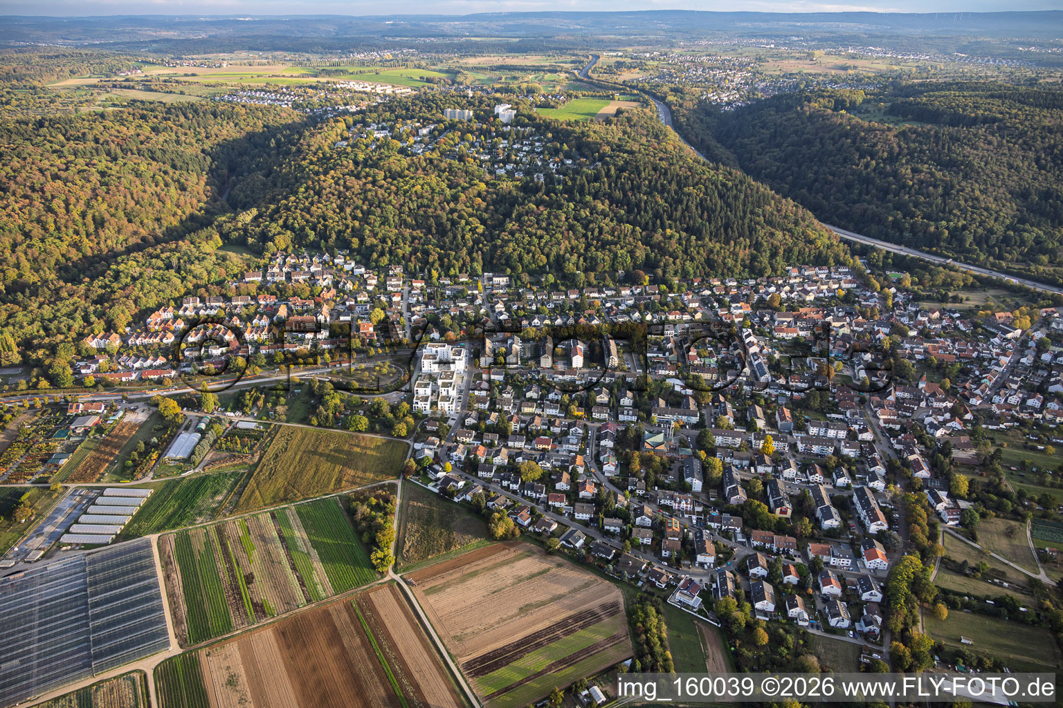 Du nord-ouest à le quartier Wolfartsweier in Karlsruhe dans le département Bade-Wurtemberg, Allemagne