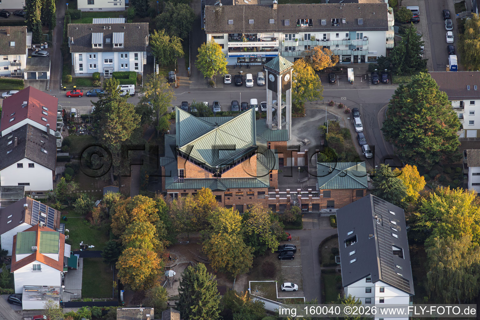 Église Sainte-Marguerite (St. Margaretha) à le quartier Wolfartsweier in Karlsruhe dans le département Bade-Wurtemberg, Allemagne