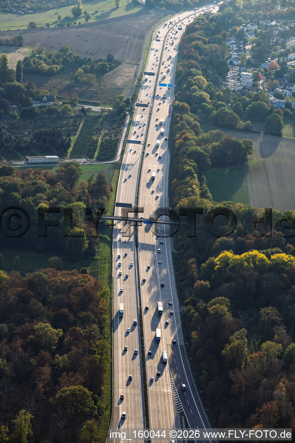 Tracé de l'autoroute A5 au niveau de l'échangeur Karlsruhe et sortie Ettlingen à le quartier Rüppurr in Karlsruhe dans le département Bade-Wurtemberg, Allemagne