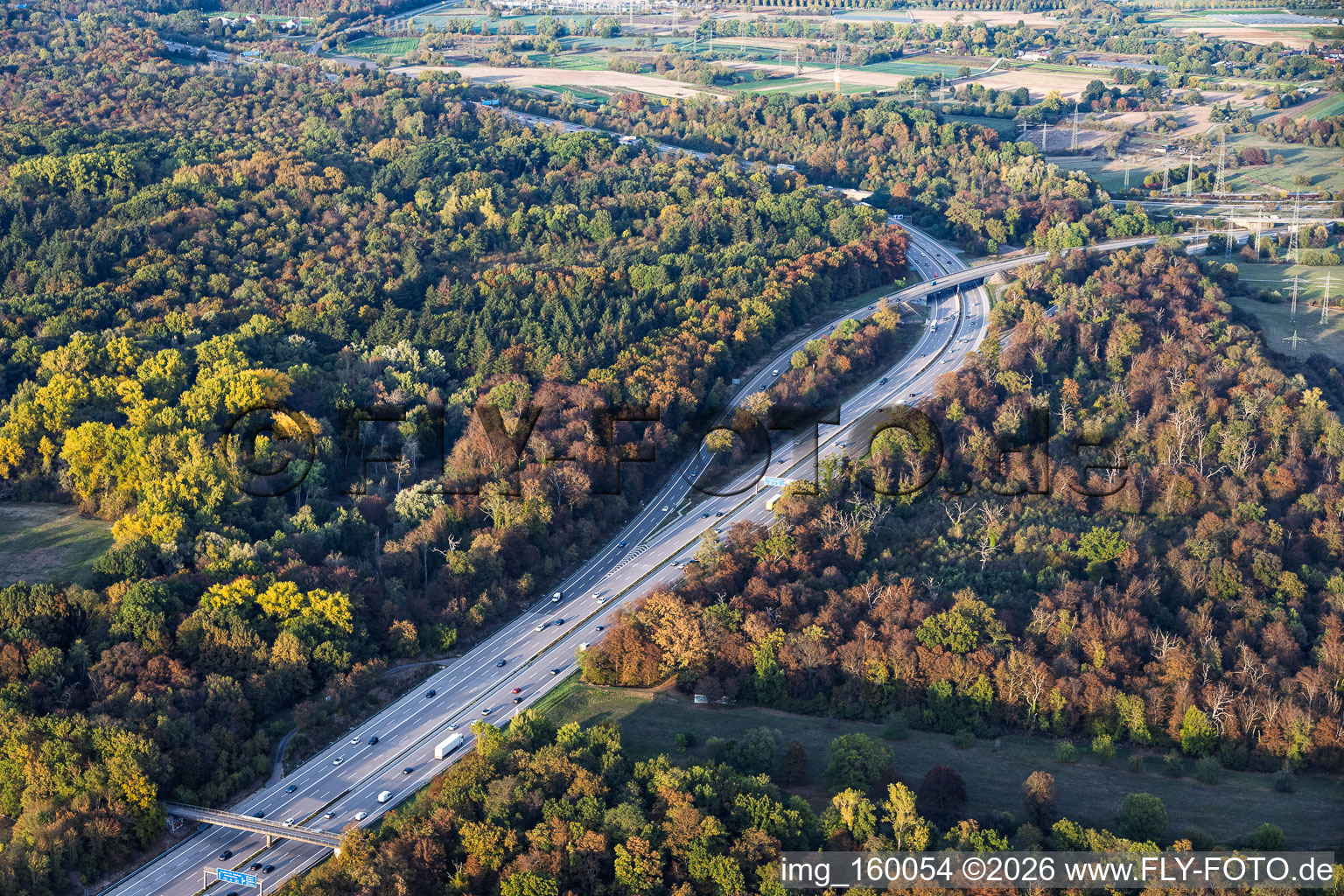 Tracé de l'autoroute A5 avec bretelle de raccordement vers l'A6 au niveau de l'échangeur à le quartier Rüppurr in Karlsruhe dans le département Bade-Wurtemberg, Allemagne