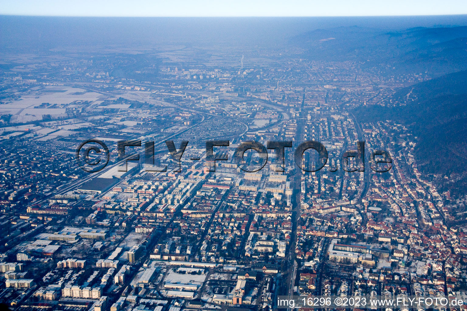 Vue aérienne de B3 Römerstr. à le quartier Südstadt in Heidelberg dans le département Bade-Wurtemberg, Allemagne