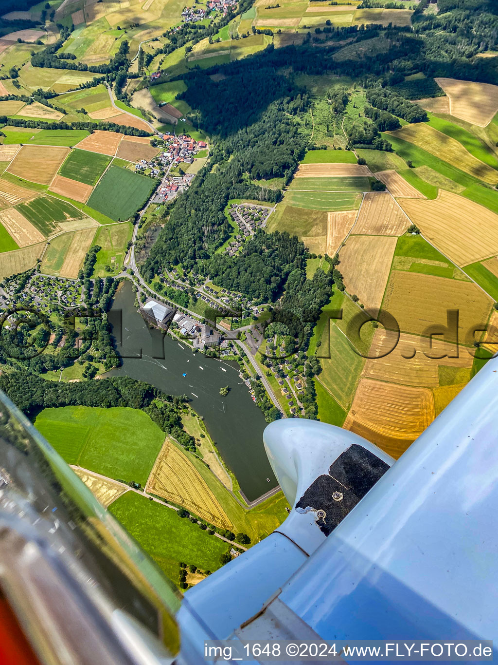 Vue aérienne de Réservoir d'Ibrat à le quartier Reimboldshausen in Kirchheim dans le département Hesse, Allemagne