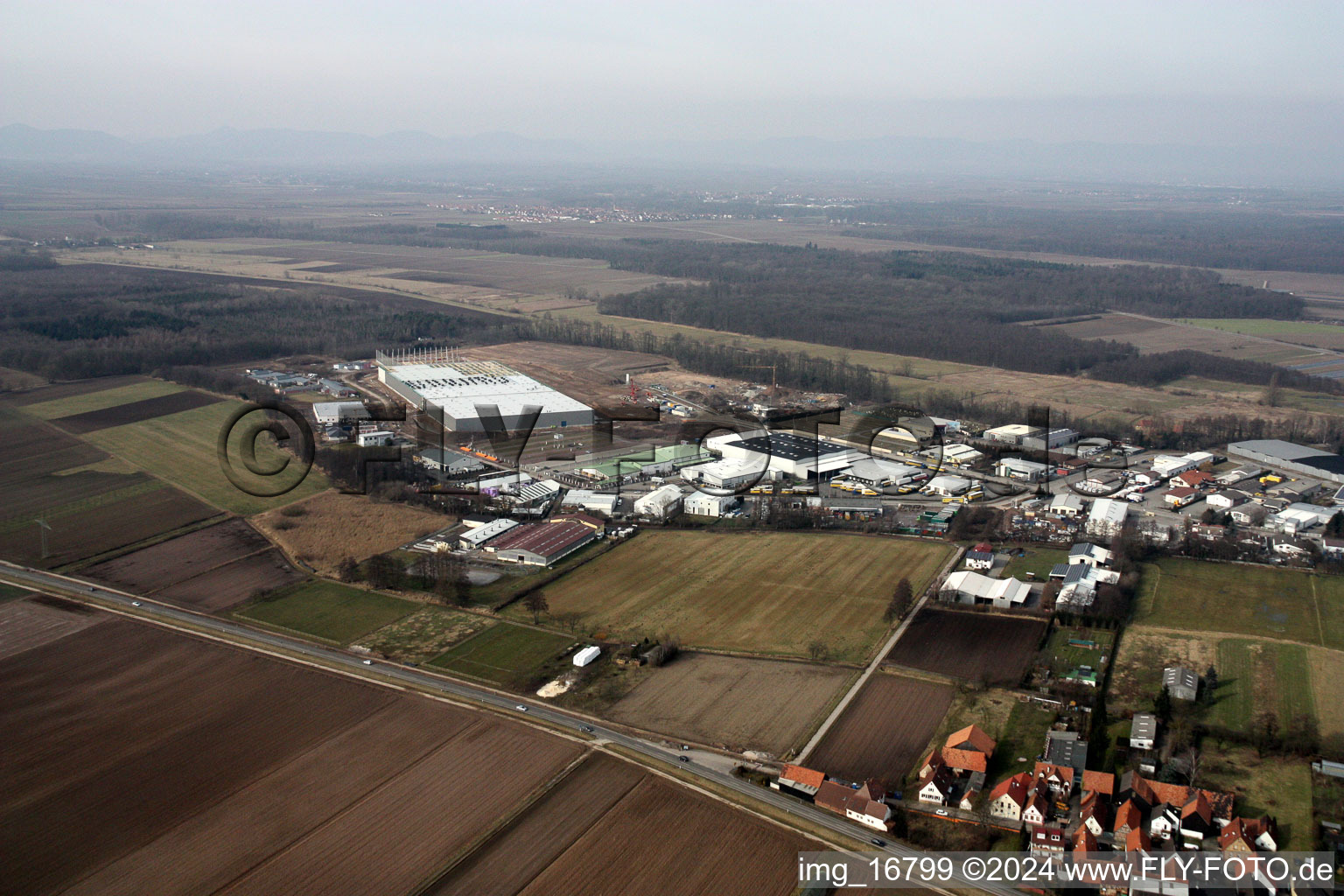 Vue oblique de Zone commerciale Am Horst à le quartier Minderslachen in Kandel dans le département Rhénanie-Palatinat, Allemagne