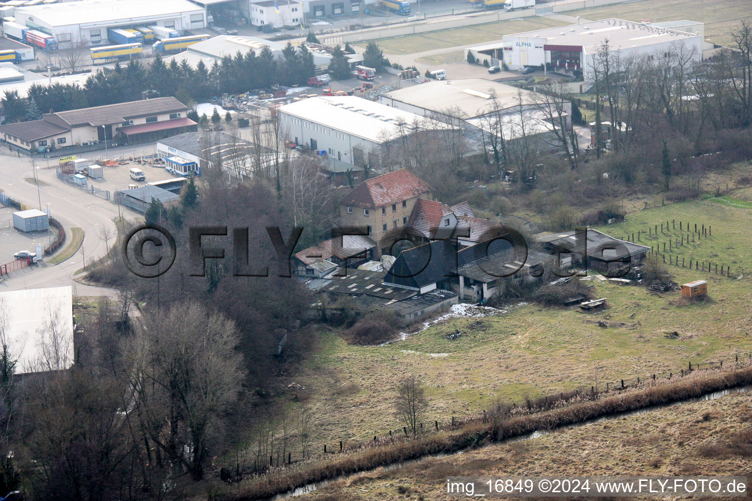 Vue aérienne de Barthelsmühle à le quartier Minderslachen in Kandel dans le département Rhénanie-Palatinat, Allemagne