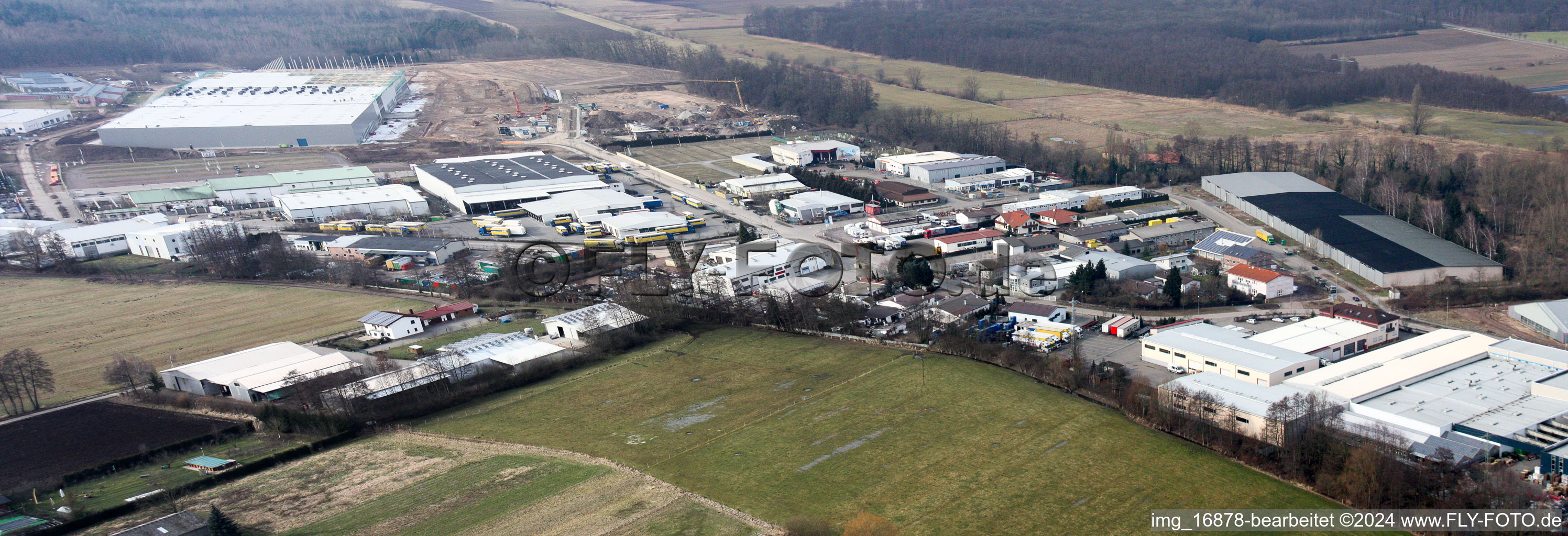 Enregistrement par drone de Zone commerciale Am Horst à le quartier Minderslachen in Kandel dans le département Rhénanie-Palatinat, Allemagne