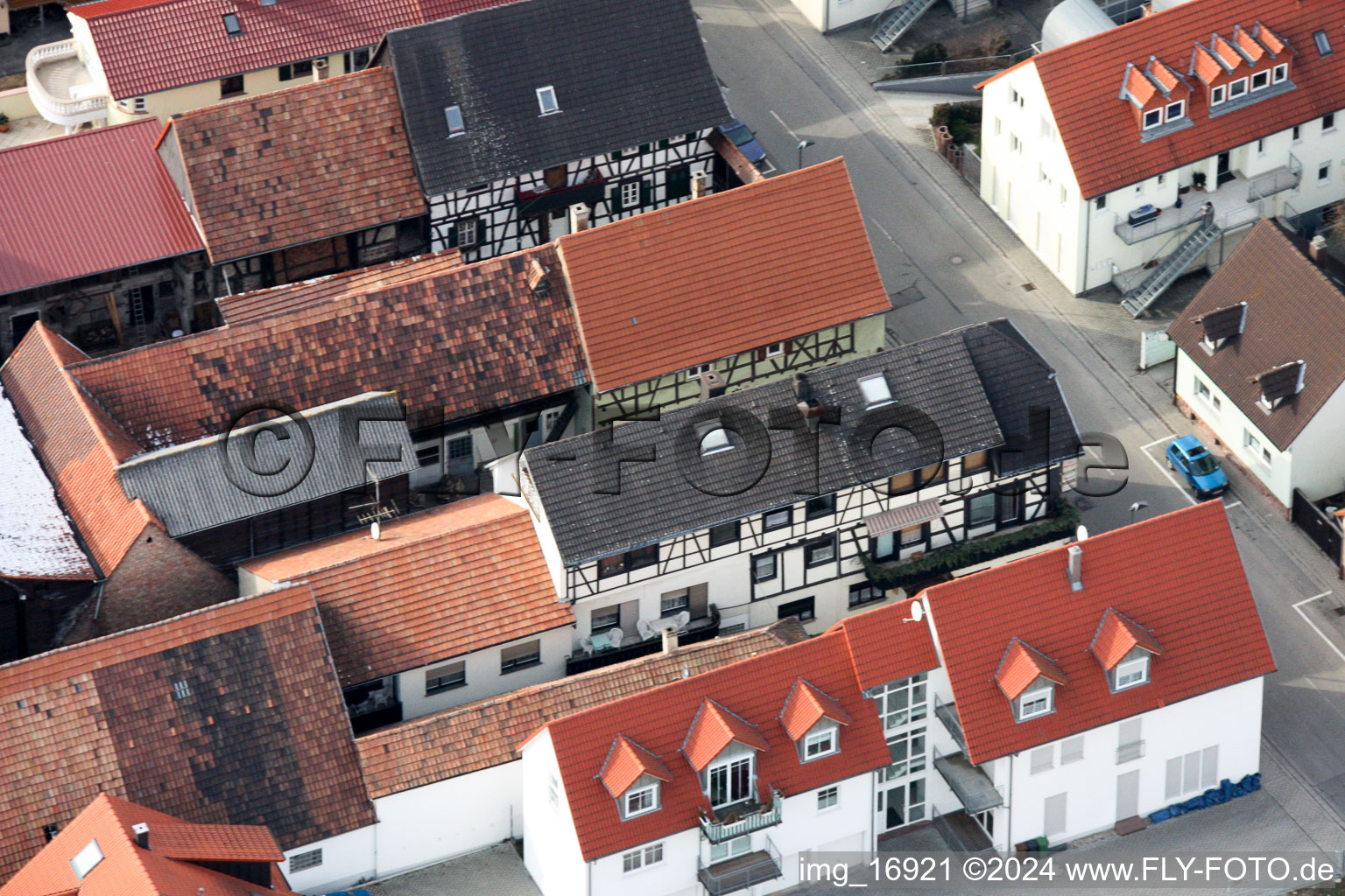 Vue d'oiseau de Rheinstraße à Kandel dans le département Rhénanie-Palatinat, Allemagne