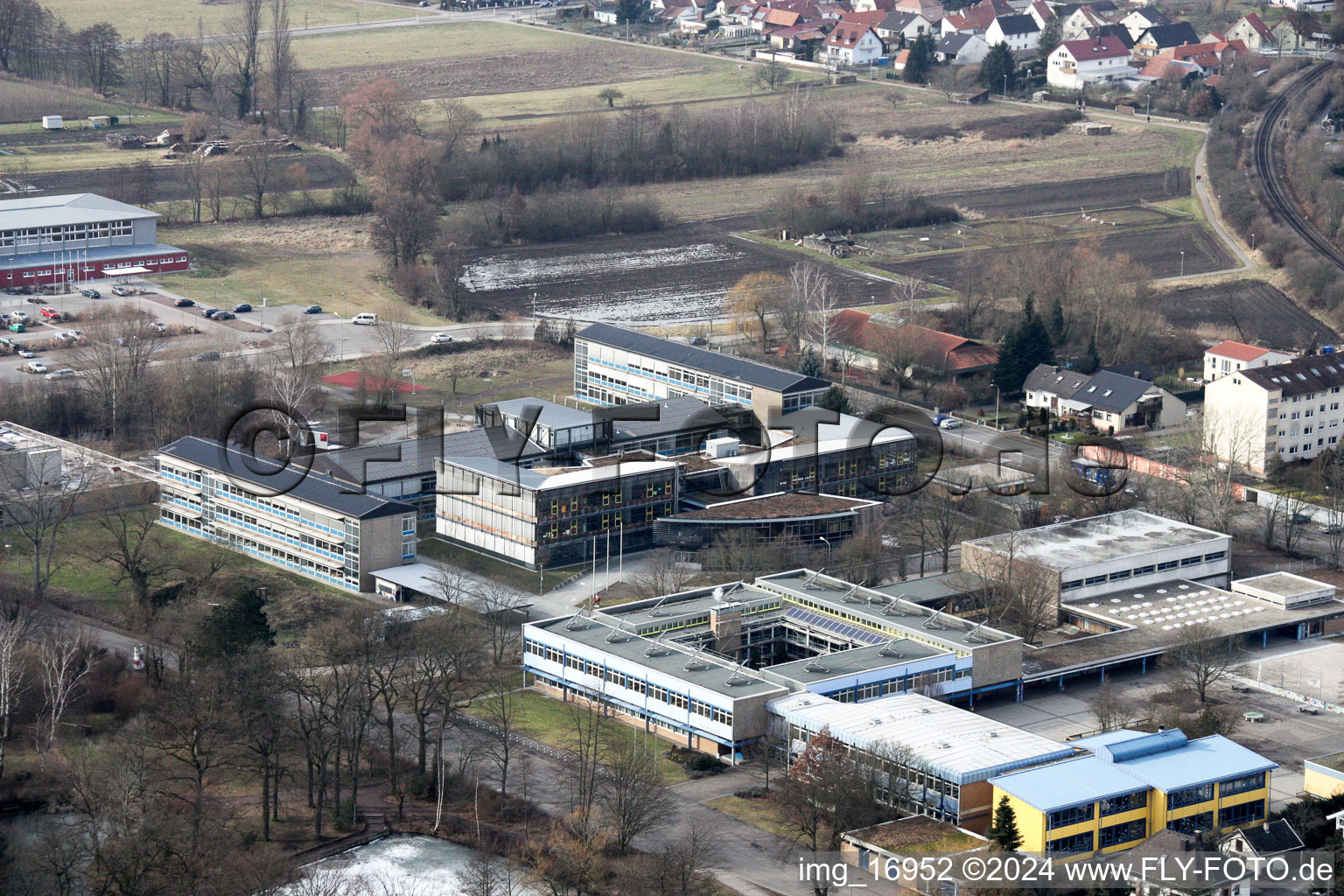 Vue aérienne de IGS, lycée à Kandel dans le département Rhénanie-Palatinat, Allemagne