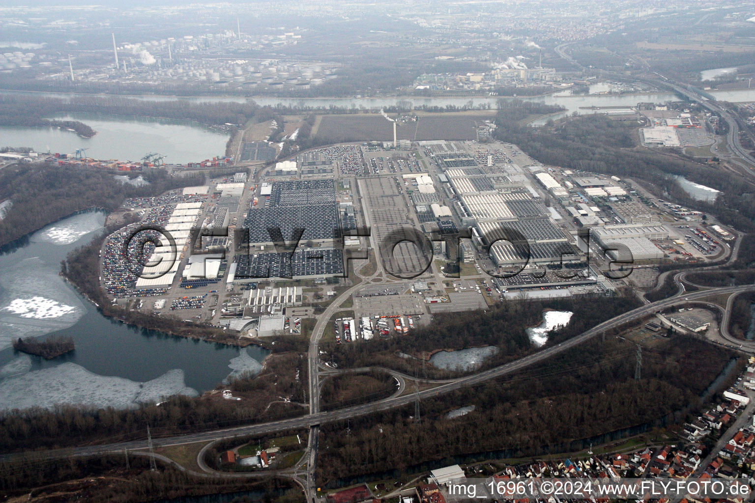 Vue aérienne de Worth am Rhein, Daimler à Wörth am Rhein dans le département Rhénanie-Palatinat, Allemagne