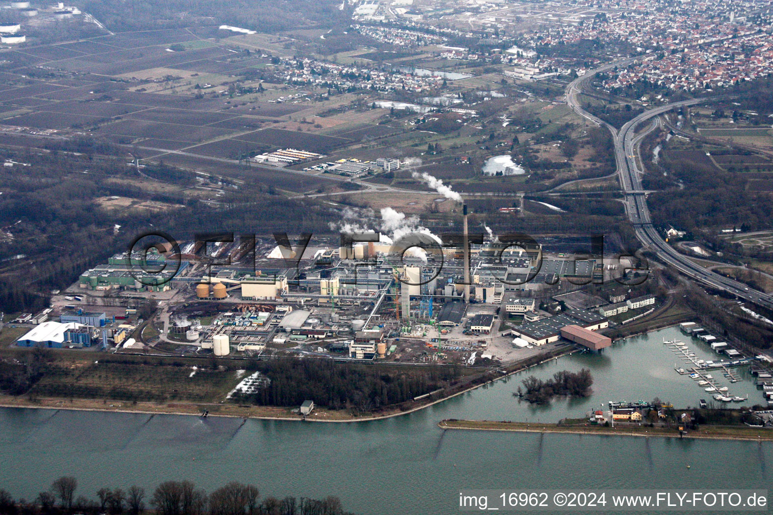 Vue aérienne de Stora Enso à le quartier Knielingen in Karlsruhe dans le département Bade-Wurtemberg, Allemagne