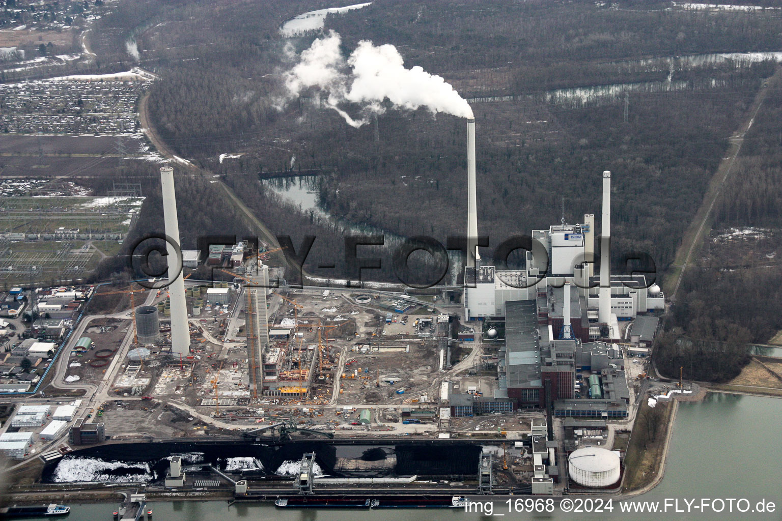 Vue aérienne de Chantier de construction de la centrale à vapeur de Rheinhafen pour une nouvelle centrale à charbon à le quartier Daxlanden in Karlsruhe dans le département Bade-Wurtemberg, Allemagne