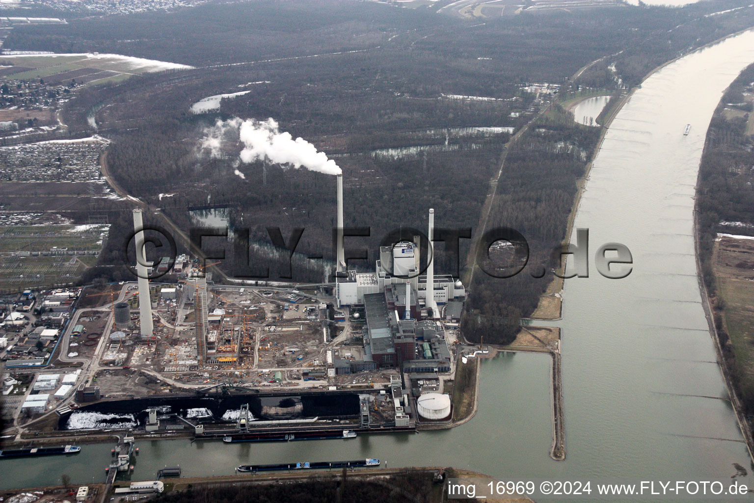 Vue aérienne de Chantier de construction de la centrale à vapeur de Rheinhafen pour une nouvelle centrale à charbon à le quartier Daxlanden in Karlsruhe dans le département Bade-Wurtemberg, Allemagne