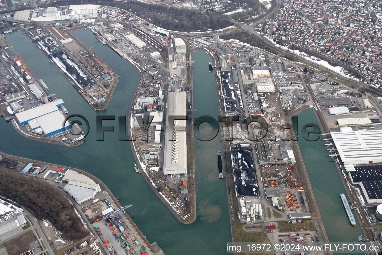 Quartier Rheinhafen in Karlsruhe dans le département Bade-Wurtemberg, Allemagne du point de vue du drone