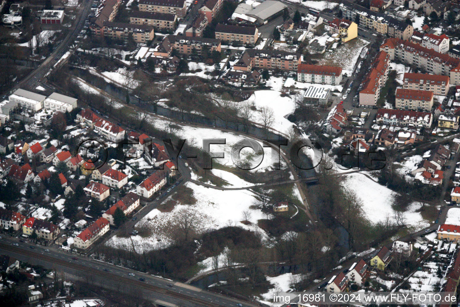 Vue aérienne de Rheinhafenstr, Albtal à le quartier Daxlanden in Karlsruhe dans le département Bade-Wurtemberg, Allemagne