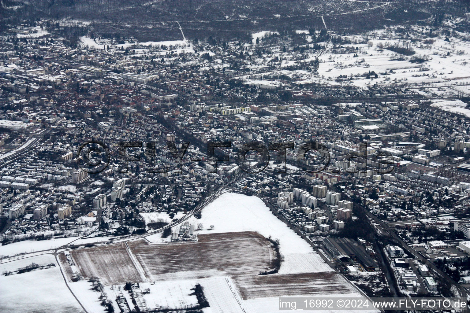 Ettlingen dans le département Bade-Wurtemberg, Allemagne vue d'en haut