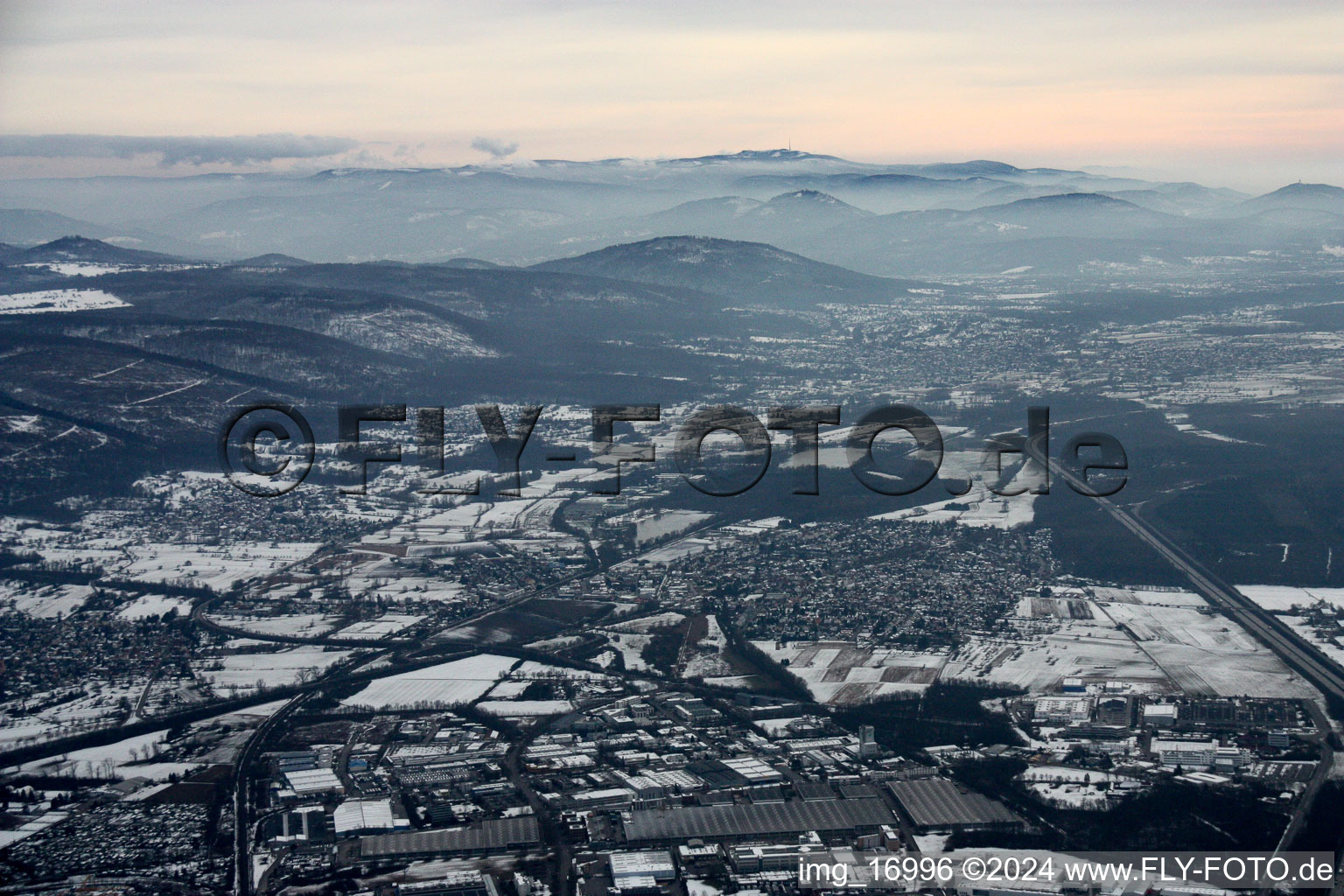 Quartier Bruchhausen in Ettlingen dans le département Bade-Wurtemberg, Allemagne vue d'en haut