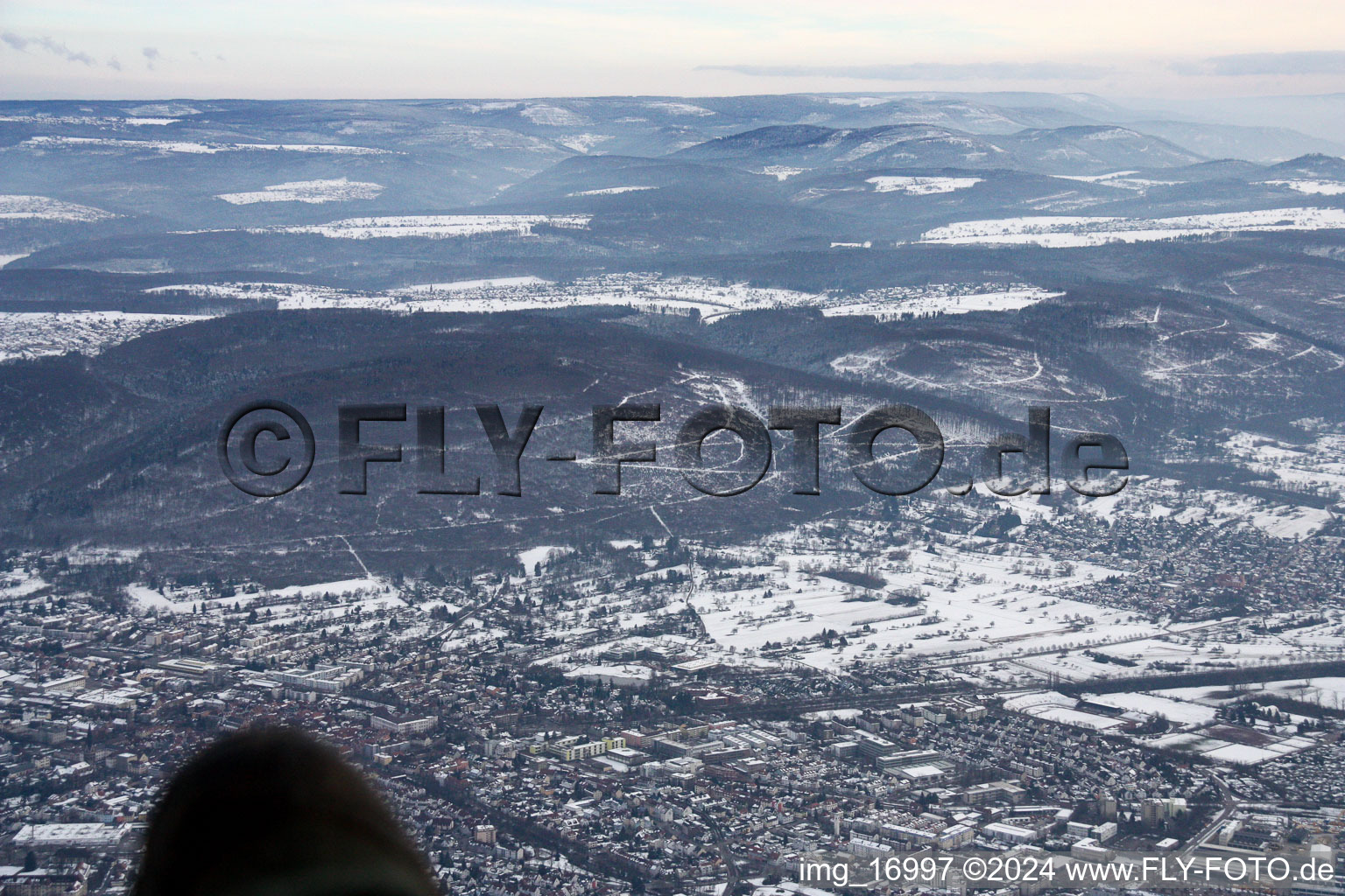 Ettlingen dans le département Bade-Wurtemberg, Allemagne depuis l'avion